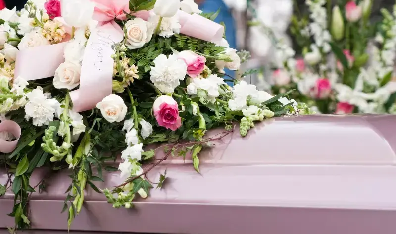 ahorrar al contratar servicios funerarios en El Salvador